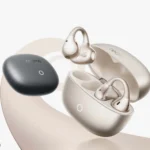 Menampilkan realme buds clip beserta tempat charger dengan dua warna titanium Black dan titanium Gold